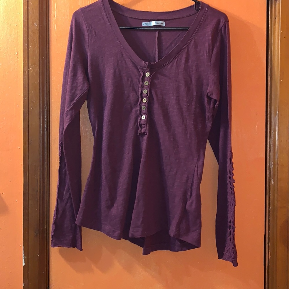 *3 for $25* Maunces sangria color quarter front buttons w/lace sleeves size M